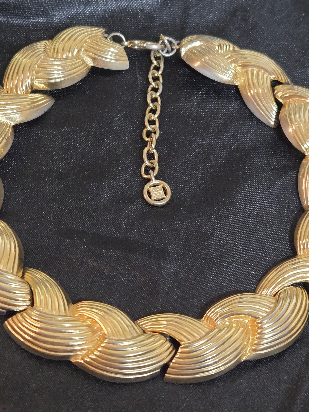 Vintage Givenchy New York 🌟Massive Gold Ribbed Link🌟 Necklace 16-19"